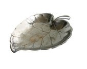 Cordate LEAF bowl FOOTED vintage metal silvertone rustic dish Palmate vein Woodland Foliage, home decor, Birch tree Trinket tray Silver tone