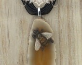 OOAK AGATE PENDANT, "Busy bee"