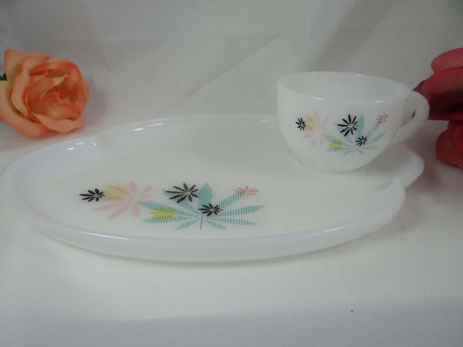1950s Federal Glass Co. White Ware 7 Piece Patio Snack Set Pattern Atomic Flower in Original Box
