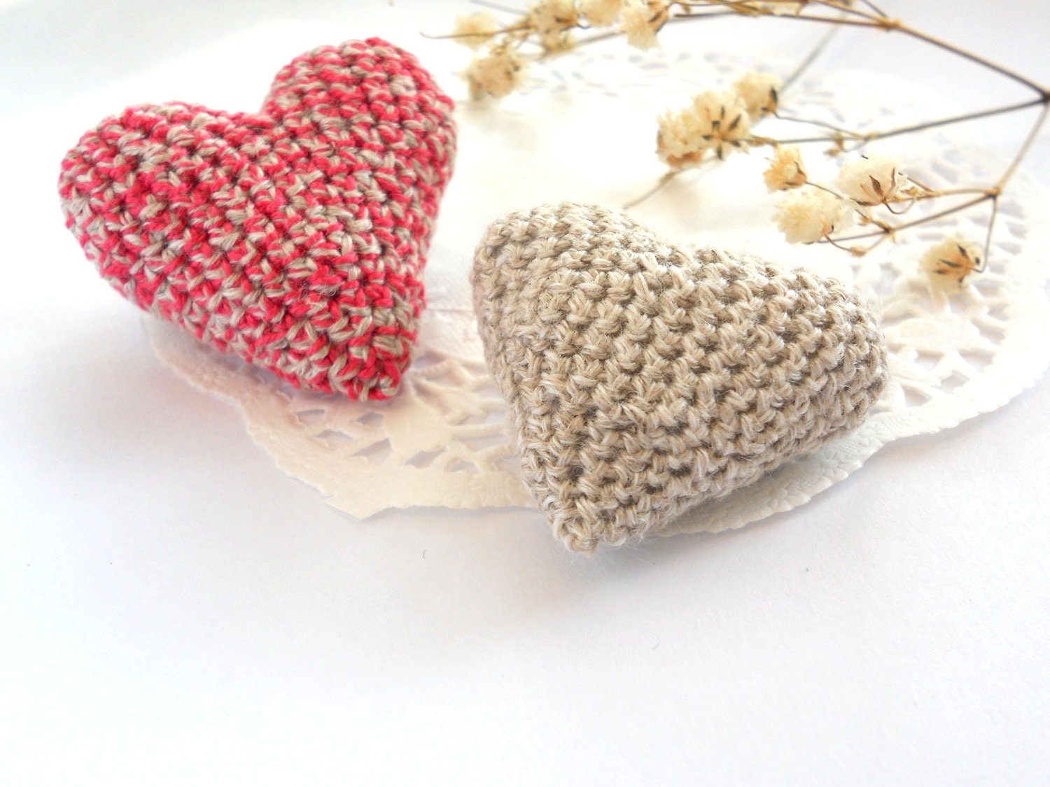 Pink and grey crochet heart brooch - Valentine hearts - Eco-friendly jewelry - Gift for her - Heart jewelry