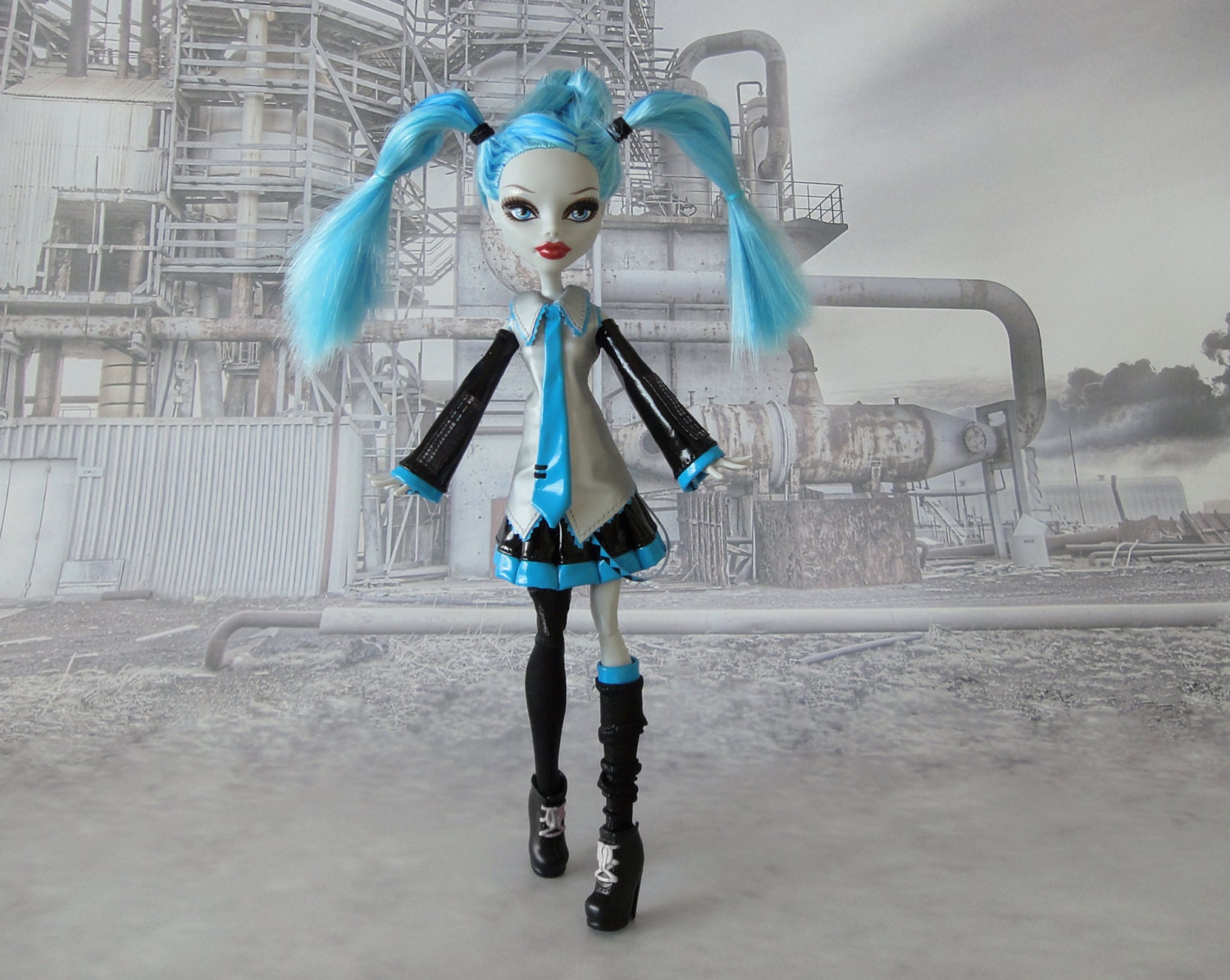 Monster High doll outfit Hatsune Miku costume, a long collar vest with a tie, pleated skirt , sleeves and legwarmers
