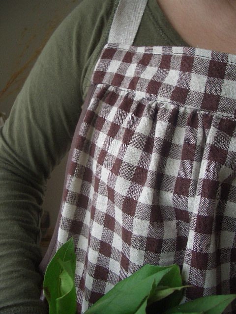 20%off gingham check apron(original 28.00)
