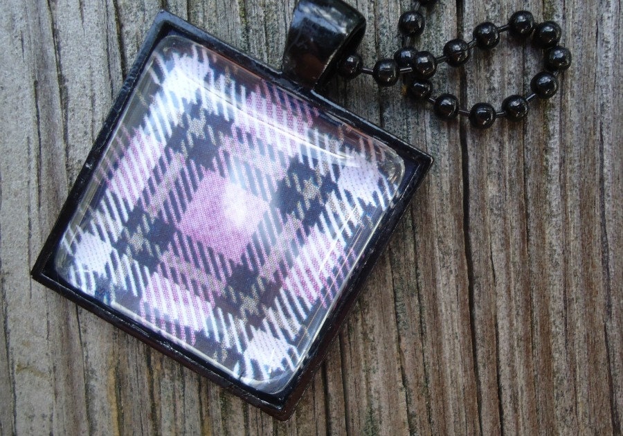 Shades of Purple Plaid with Black Pendant Tray and Chain