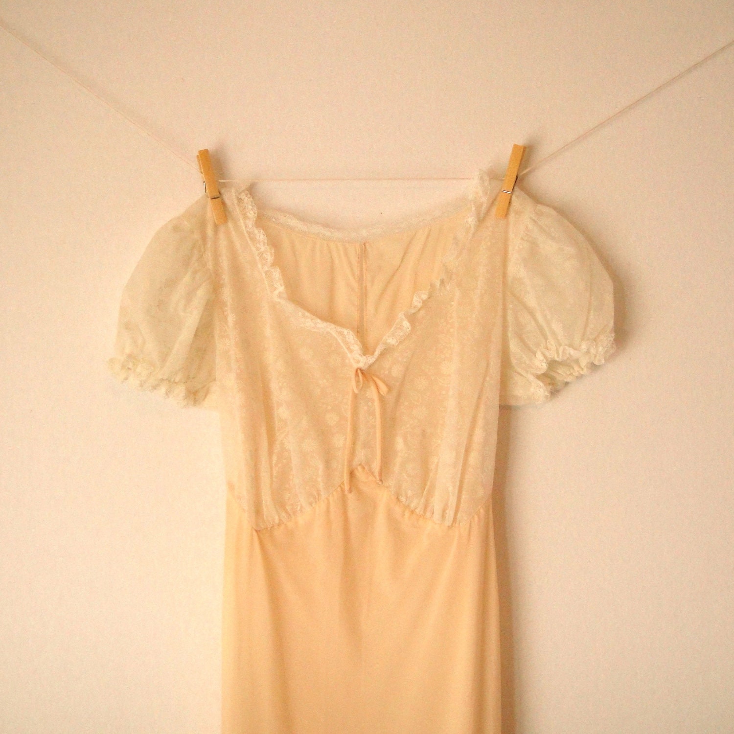 Vintage. 50's. Pale Buttercream Yellow. Lingerie. Nightgown. Sheer Floral Bodice. Maxi. Lace. Puffy Sleeves. Long. Romantic. XS. Small. S.