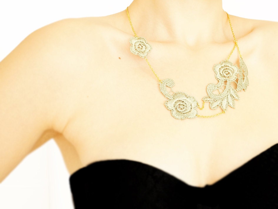 Kinilia // Handmade Necklace- Green Crochet Lace Collar Necklace Applique Blouse Accessories
