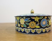 Retro biscuit tin