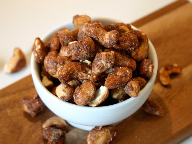 8oz. Cinnamon Roasted Cashews in Gold Tin (VEGAN)