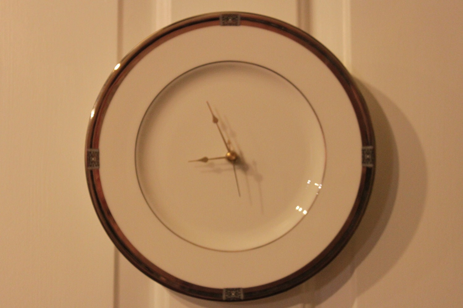 Vintage Wall Clock - Silver and White Decorative China Plate Dish Clock