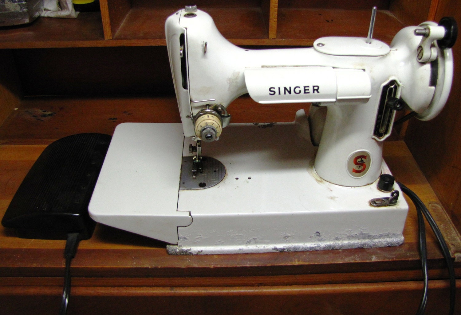 Singer Featherweight Sewing Machine in Hard to find White color