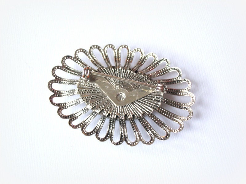 Vintage Brooch Beveled Red Flower Rose Unique Oval Foil Pin Vintage Brooch UnSigned Jewelry