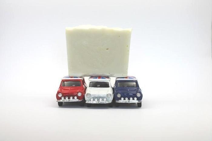 THE ITALIAN JOB. Pure, unscented 100% olive oil soap. Cold process. Vegan handmade soap. All-natural. Sensitive skin.