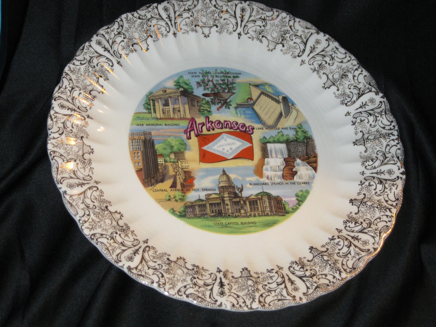 Fluted Arkansas souvenir plate