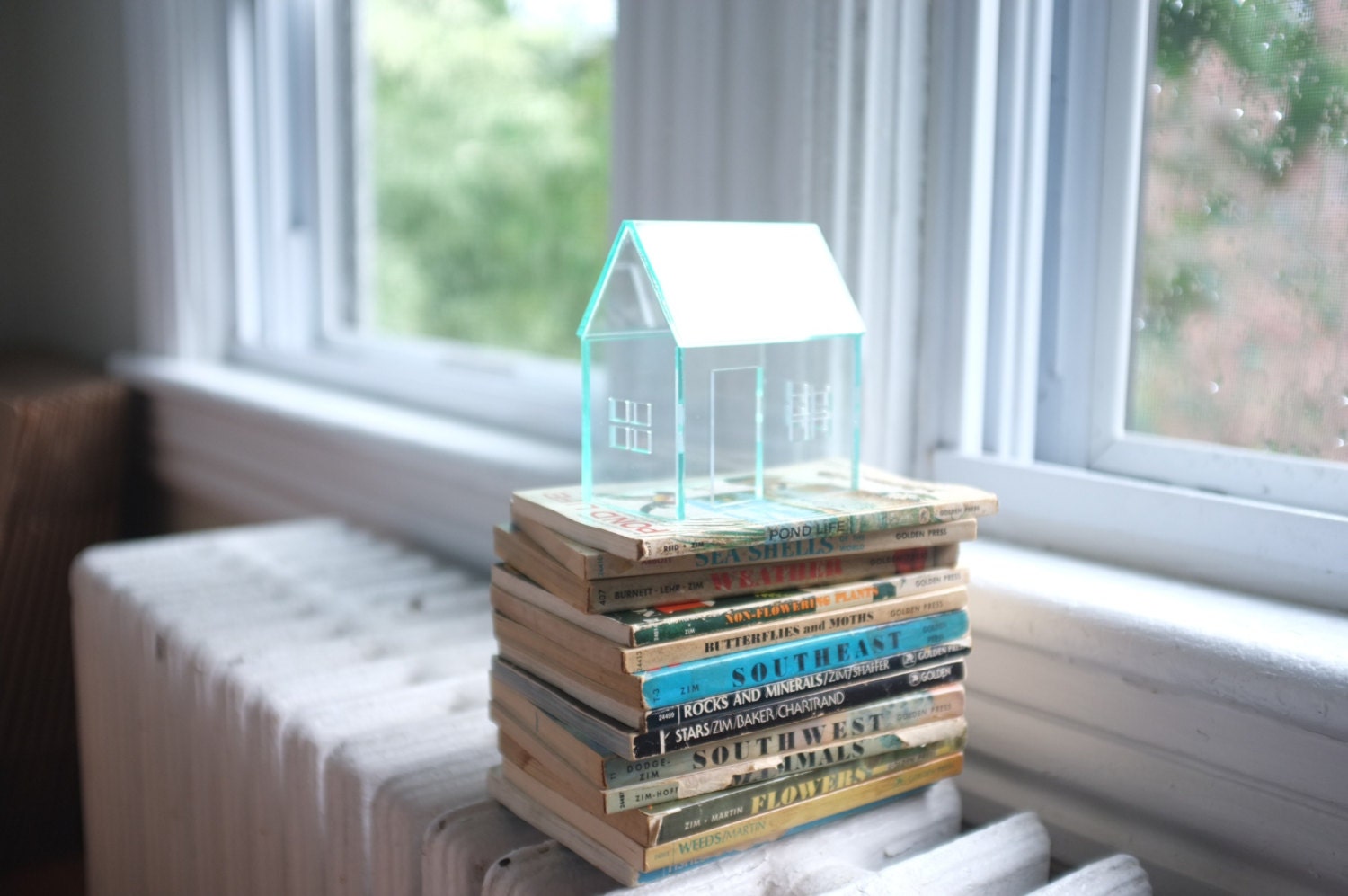 Miniature house with glass look, green edged acrylic