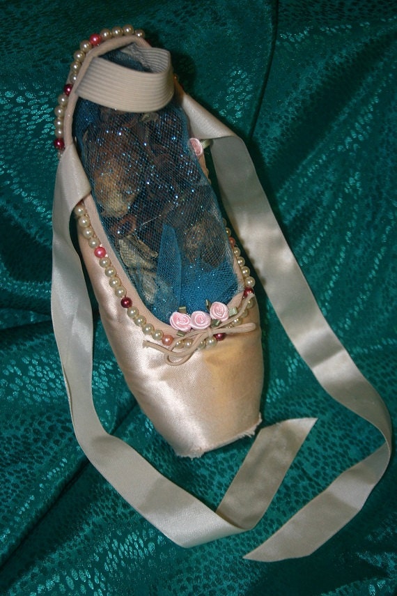 decorated ballet pointe shoe - TheSparrowShop