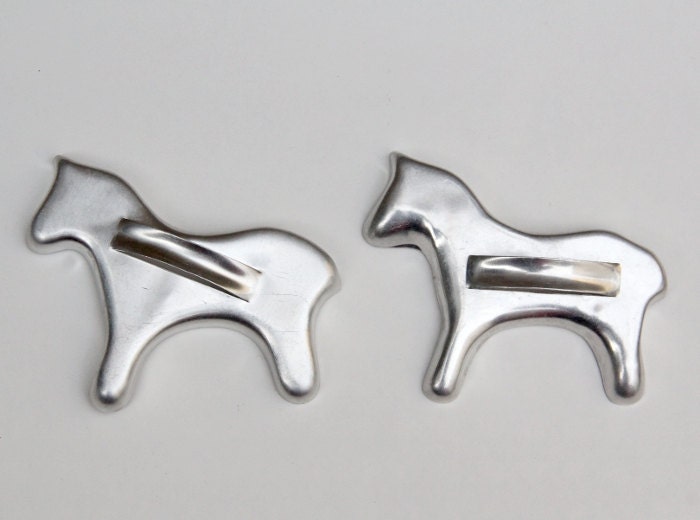 VINTAGE 1950s Set of 2 Aluminum Horse Cookie Cutters / Holiday Baking - FieldTripVintage