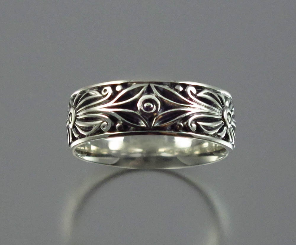 The WHITE COUNT 14k gold wedding band