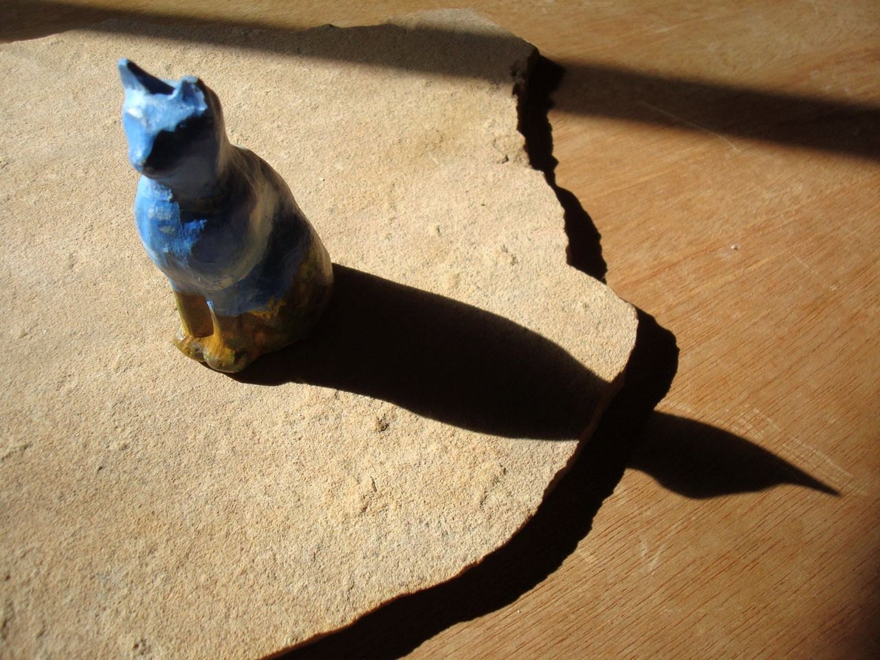 Small Ceramic Painted Desert Scene Cat Figurine