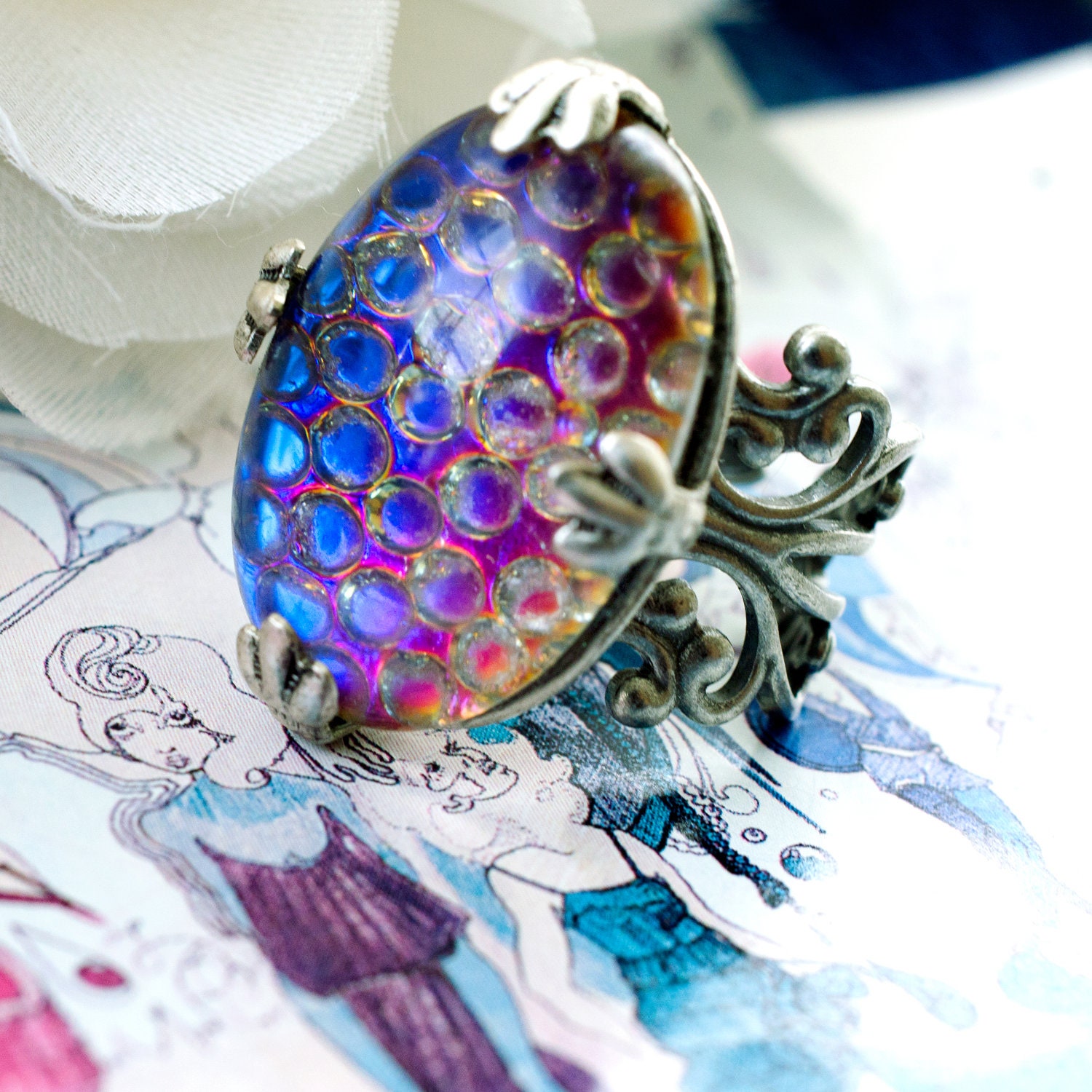 lizard skin ring. featuring vibrant iridescent blue purple art glass.