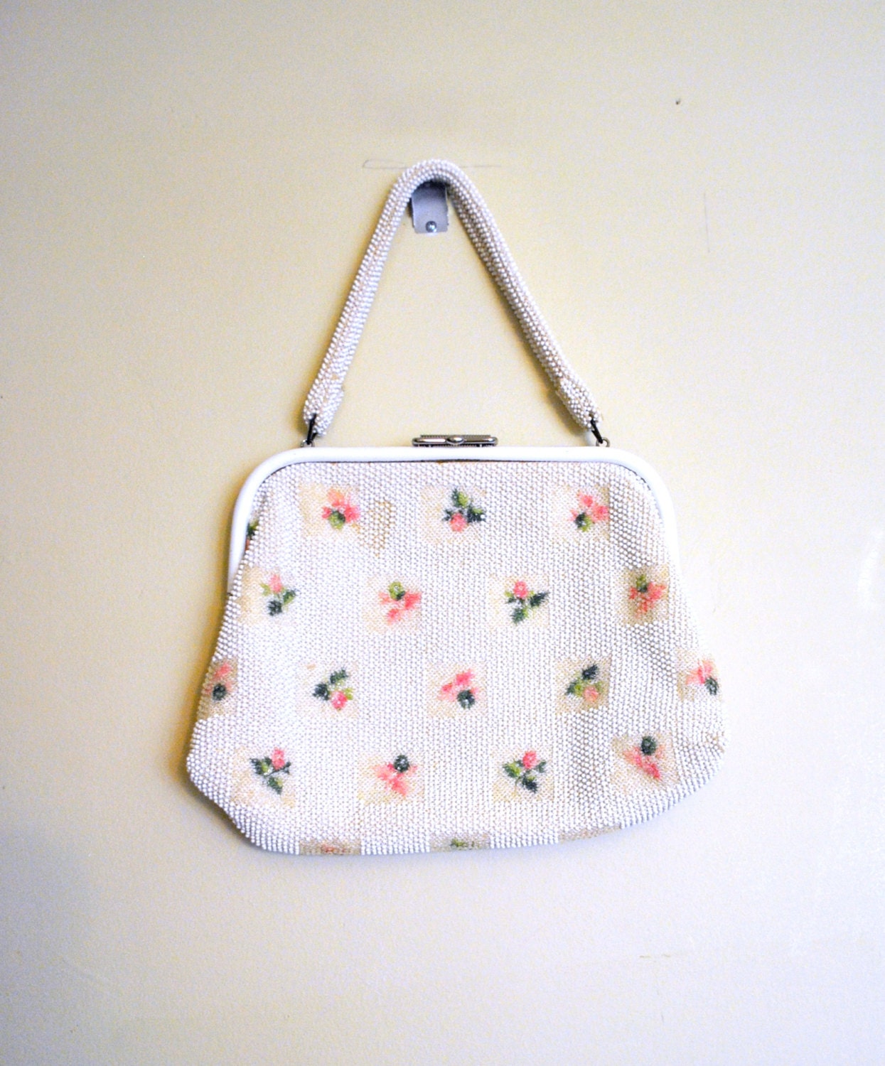 1960s Floral Beaded Purse with Handle / White Corde Bead  Handbag