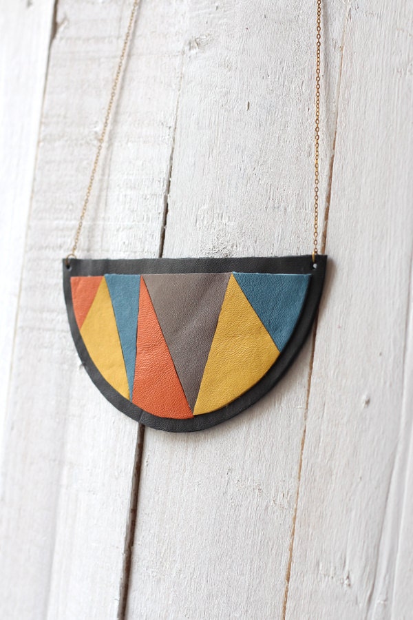 Breast plate geometric made in leather - multicolored & black necklace