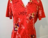 Vintage 70s 80s red floral button up top - size Large - FREE shipping worldwide
