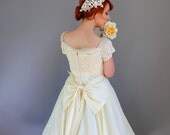 1950s Cream Short Tea Length Wedding Dress. Audrey Hepburn. Romantic Wedding. Mad Men Fashion. Fairytale Wedding. Summer. Fall Wedding