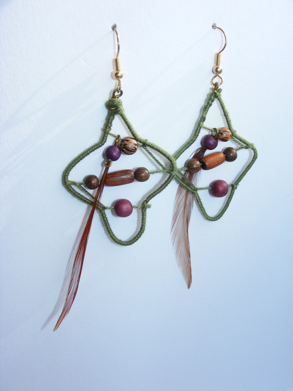 Dreamcatcher bead earrings 1960's. Large Green woven star with feather. Native American. Dangly. Pierced. Unworn vintage jewelry.