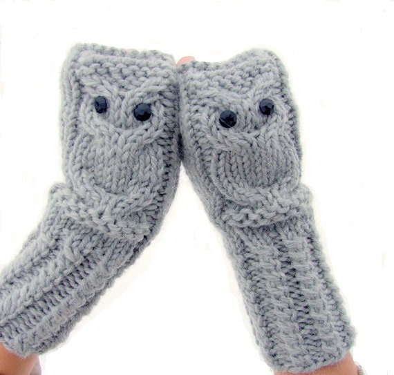 Owl fingerless gloves in light gray
