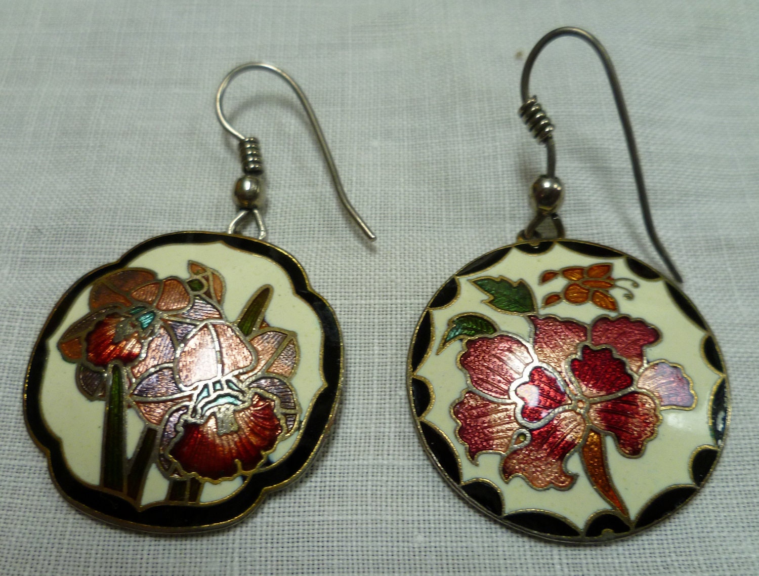 Vintage 70s Enamel Flower Pierced Earrings