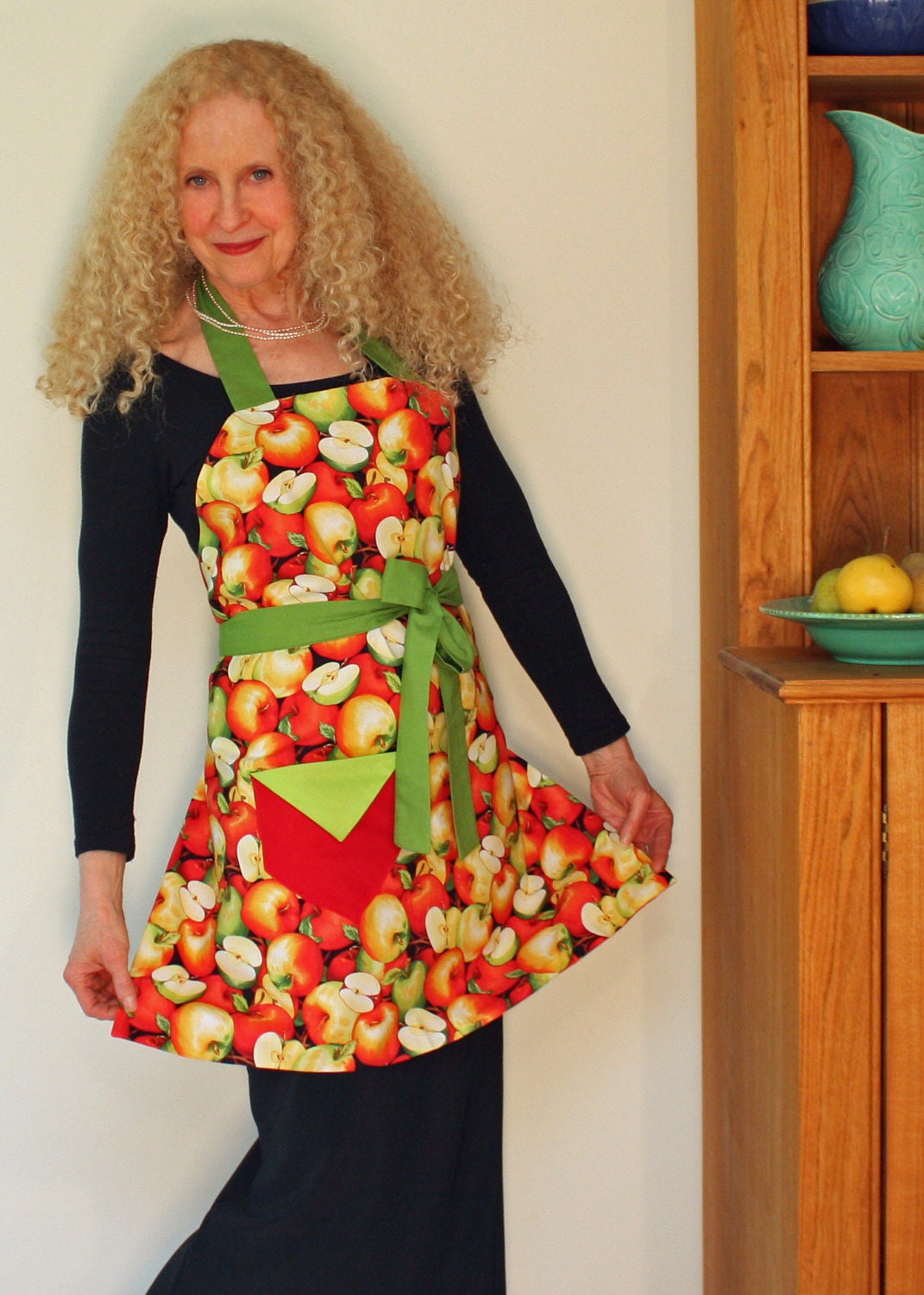 Womens Apron in Red and Green Apples
