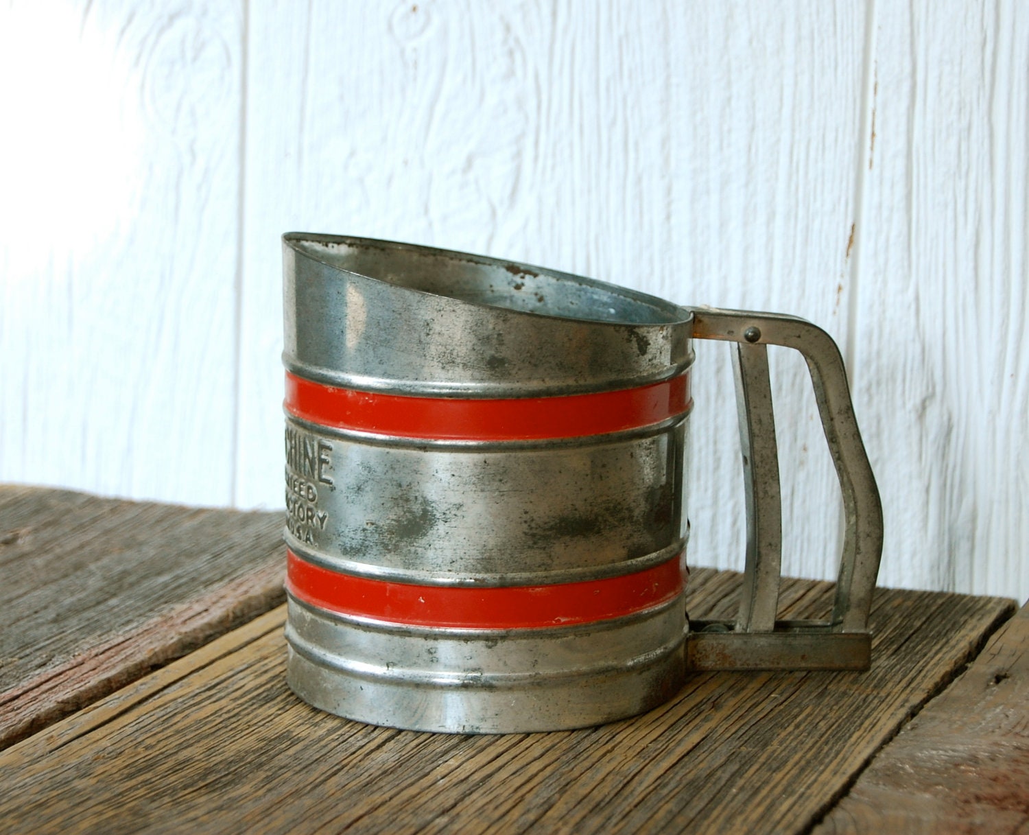 Vitnage Red Striped 1-handed Metal Flour SIFTER 1930s Kitchenware