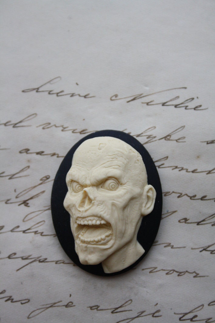 Zombie Monster Creepy Cameo Cabs - 1 piece  -  Gothic Morbid Spooky Unset CAMEO