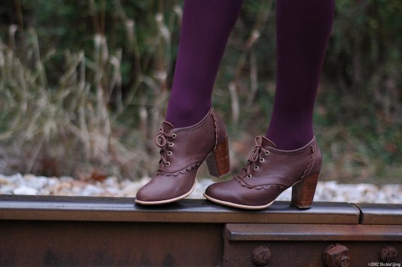 LACE. Leather oxford shoes / leather lace up boots / sizes US 4-13. Available in different leather colors.