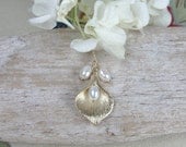 Calla Lilly Flower Necklace - Gold White Pearl Necklace