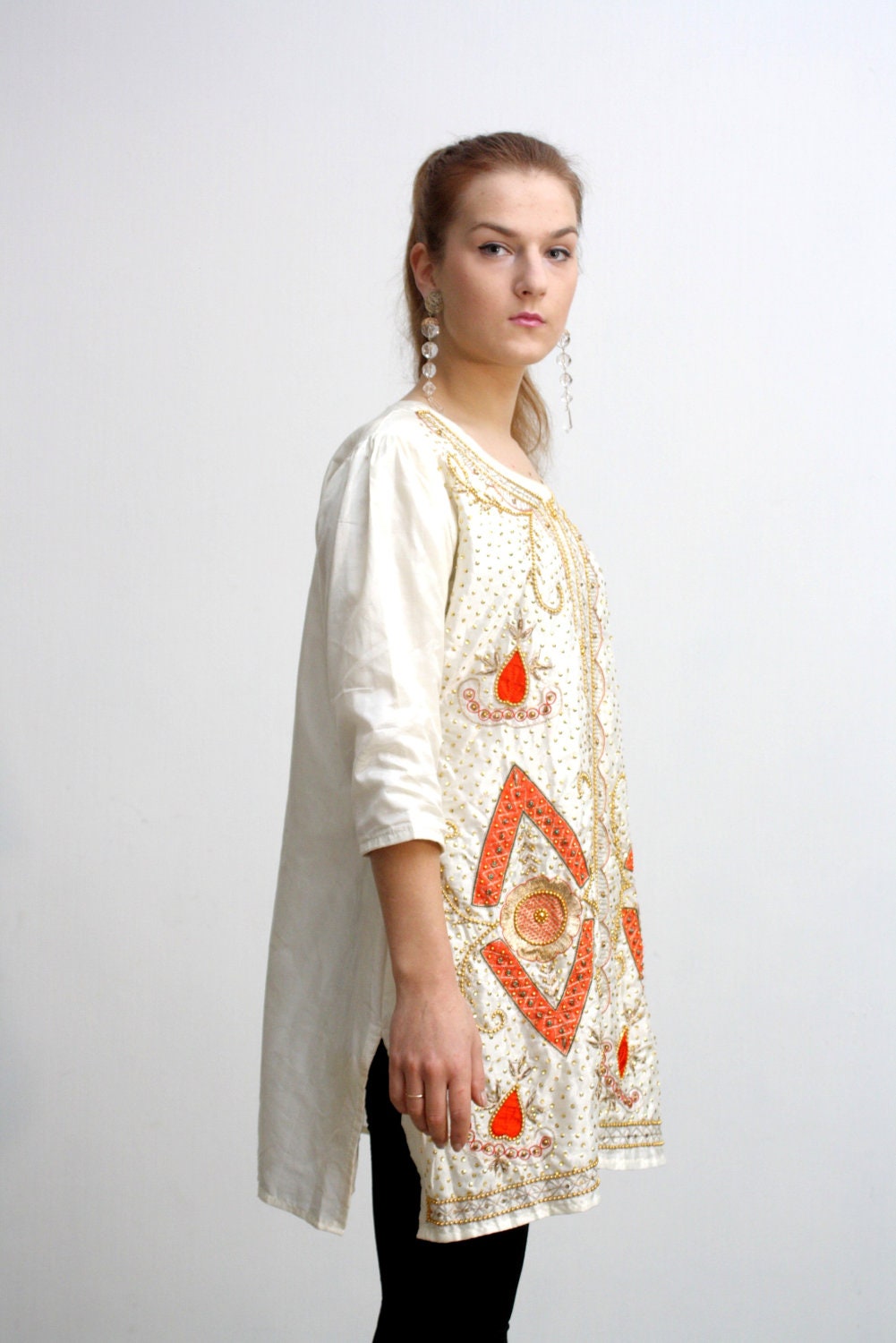 ETNO / Embroidered white 70's tunic