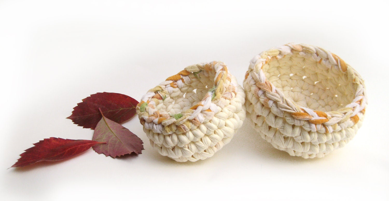 Nesting bowls ----Crocheted Easter Baskets --- Cream White --- Fabric cozy bowls