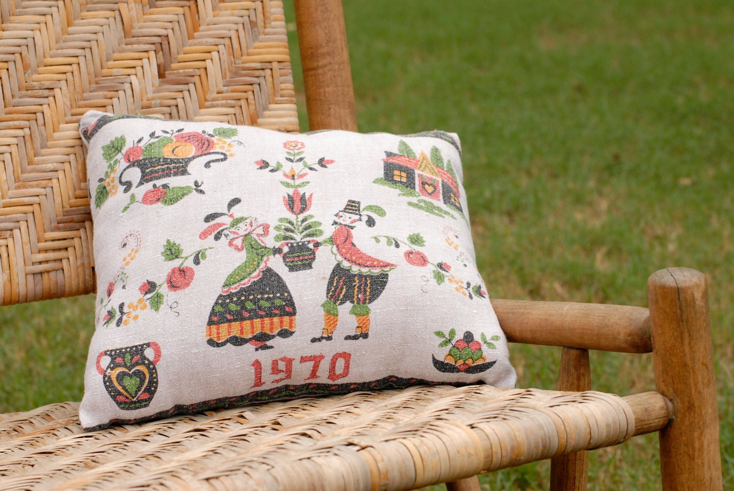 SALE // 1970 Vintage Linen Tea Towel Calendar Pillow-Folk Art Graphic