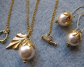Creamy Pearl and Gold Acorn Necklace with Golden Leaf - Matching Earrings