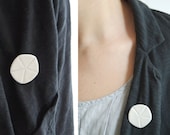 L i s a - Binweed flower brooch - Engraved white porcelain - Minimal jewelry - Hanae Collection