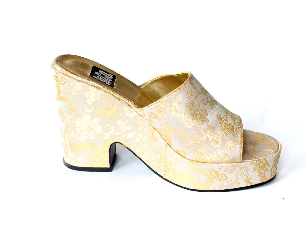 vintage 90s metallic pale gold asian inspired satin dragon floral platform heels 7