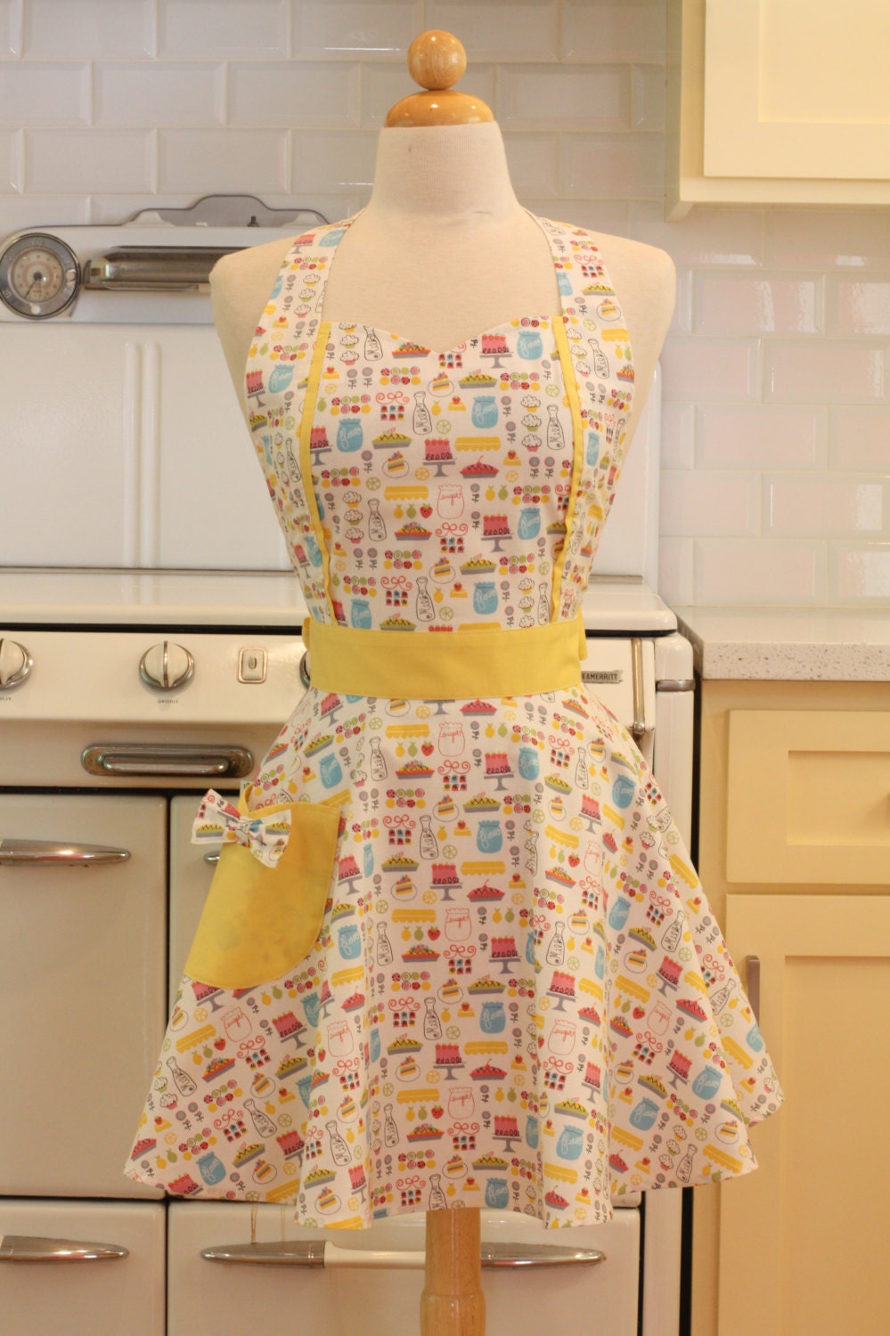 Retro Apron Vintage Style Cakes Cupcakes & Sweets Full Apron MAGGIE