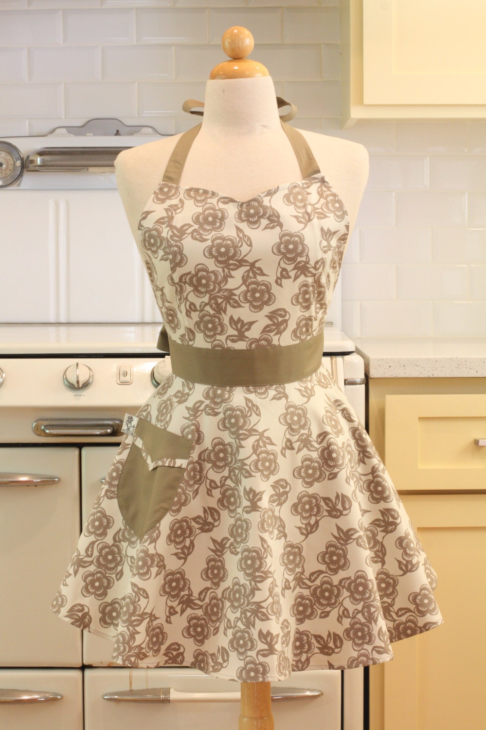 Retro Sweetheart Apron Taupe Flowers BELLA Full Apron
