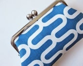 Purse turquoise and white geometric pattern