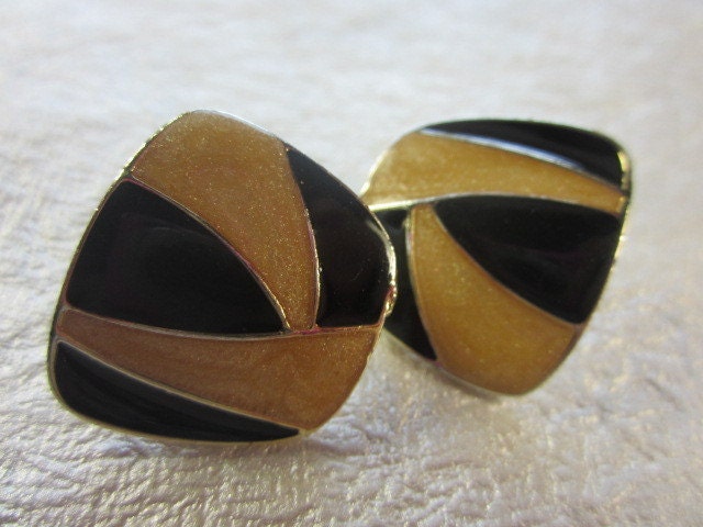 Vintage Yellow Black Enamel Silvertone Clip Back Earrings . E139
