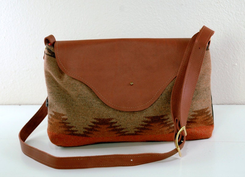 Nina: Leather Flap Bag in Natural Patterned Wool