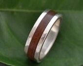 Hammered Lados Nacascolo Wood Ring - recycled sterling silver and sustainable wood wedding band