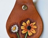 Black Eyed Susan and Mini Daisy Hand Tooled Leather Keychain. Painted. Vintage Styling.