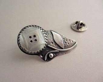 Vintage MOP Button Flower Pin