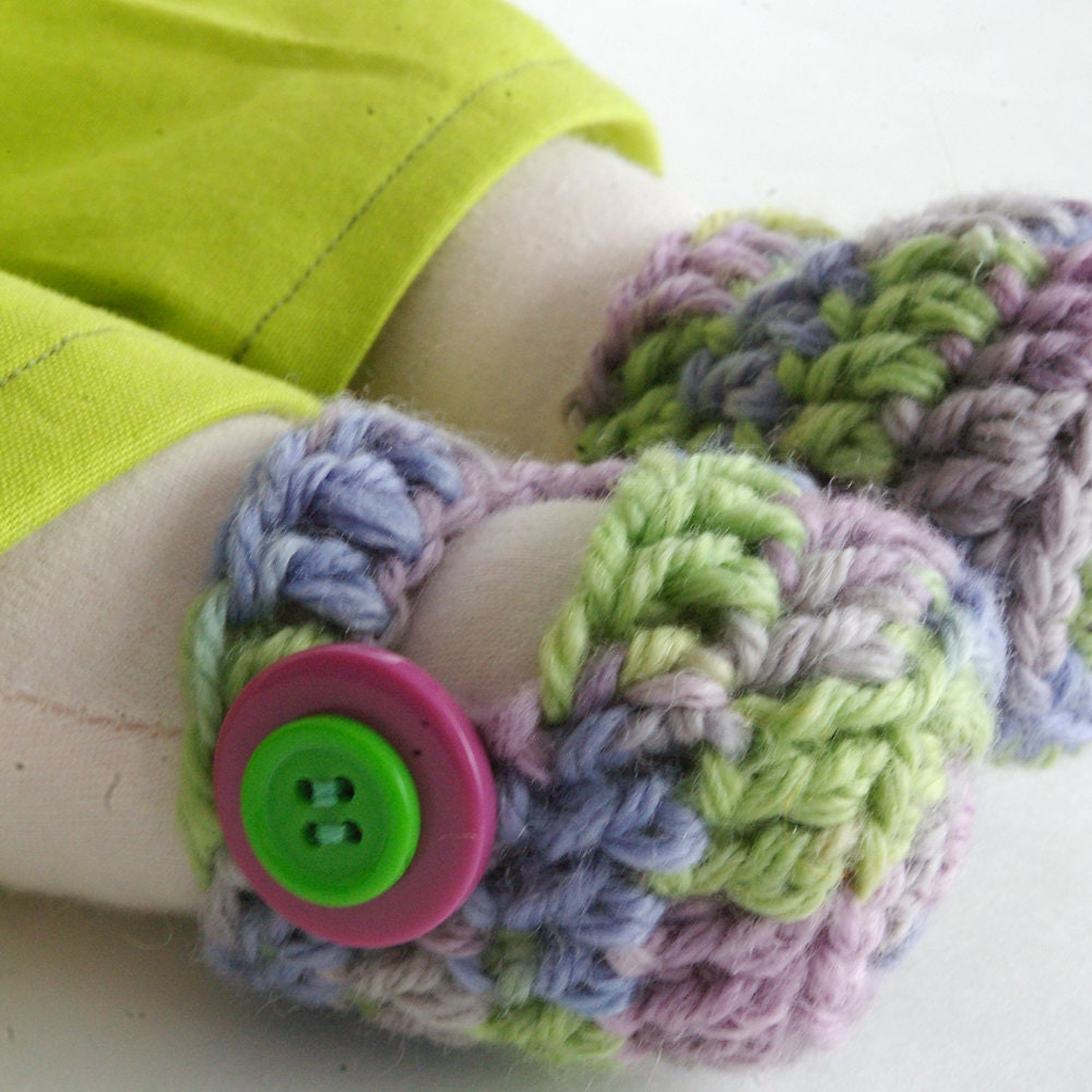 Shoes for Waldorf Doll : Natural Wool with Wooden Buttons ('Posey' for 14" 15" and 16" Dolls)