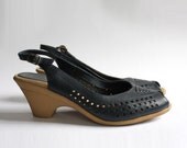 shoes size 7 navy blue leather open toe wedges. 80s Vantonis.